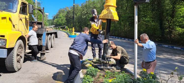 نصب تیرهای چراغ برق - بلوار شهید بهشتی