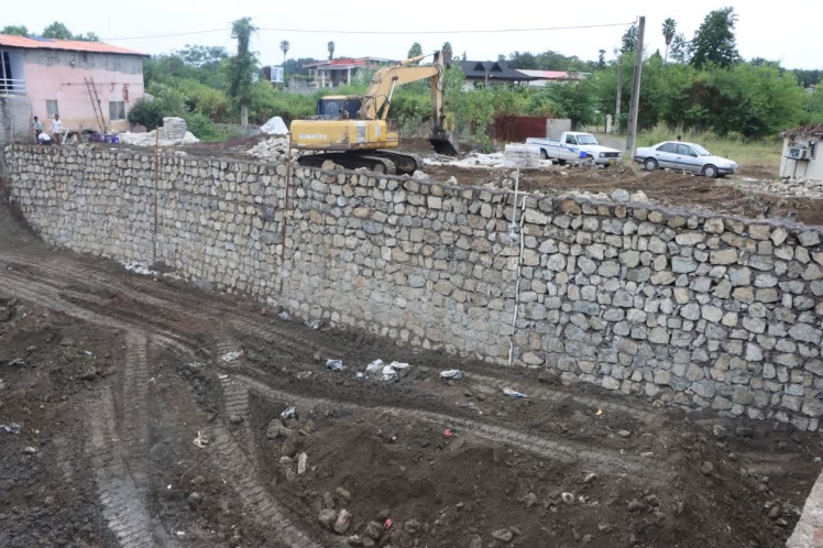 مراحل پایانی دیواره حفاظتی نمک آبرود - محله کیاده