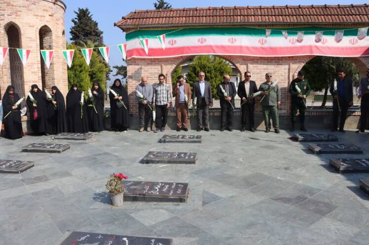 گلباران مزار شهدا به مناسبت روز بزرگداشت شهدا