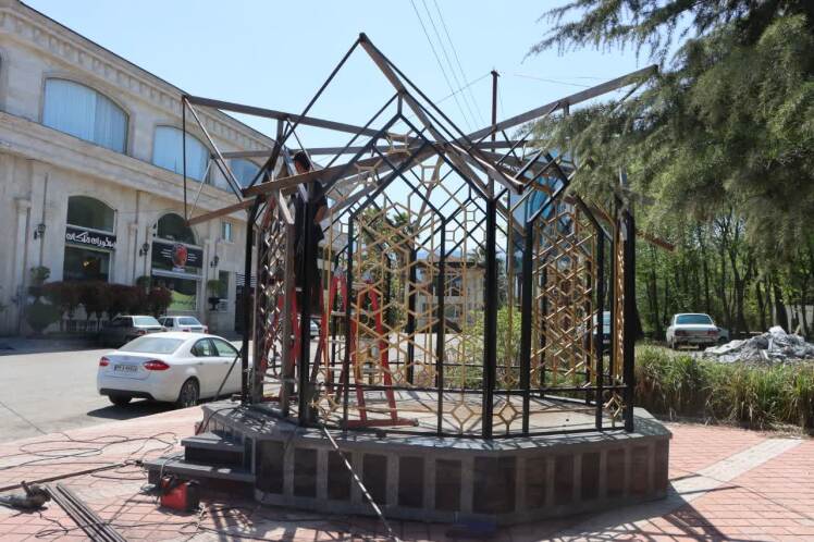احداث نمازخانه میدان اصلی شهر